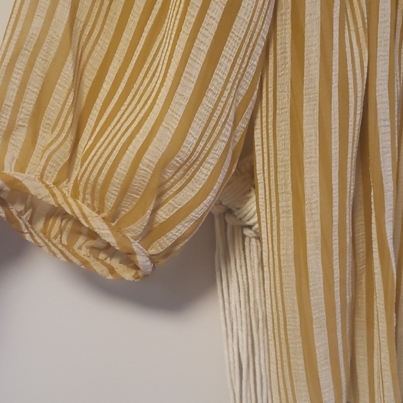 RW&CO Flowy sheer yellow top - Picture 3 of 5